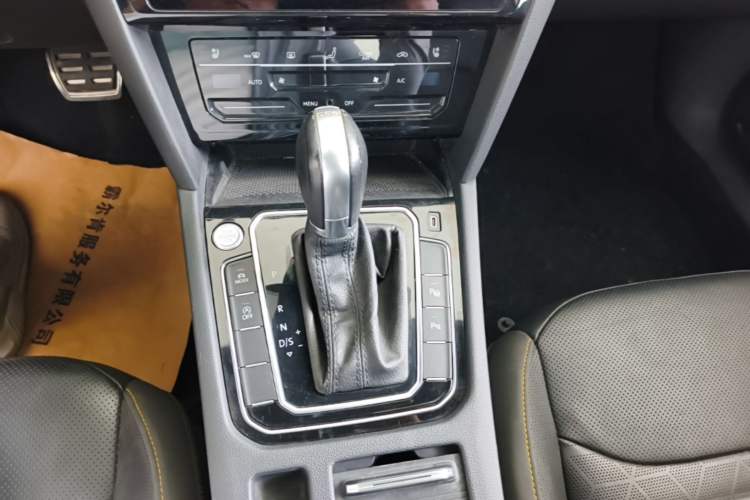 Used Volkswagen FAW-Volkswagen CC 2023 380TSI Striking Edition Gear Lever