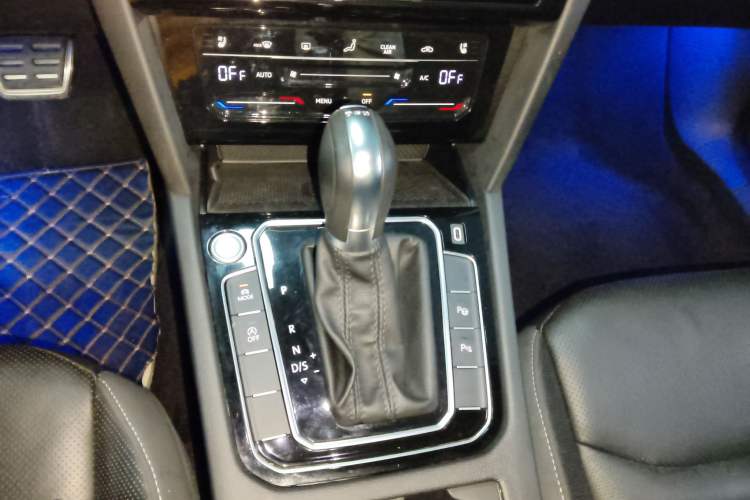Used Volkswagen FAW-Volkswagen CC 2023 Hunting Vehicle 380TSI Hunter's Heart Edition Gear Lever