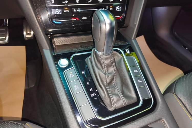 Used Volkswagen FAW-Volkswagen CC 2023 380TSI Striking Edition Gear Lever