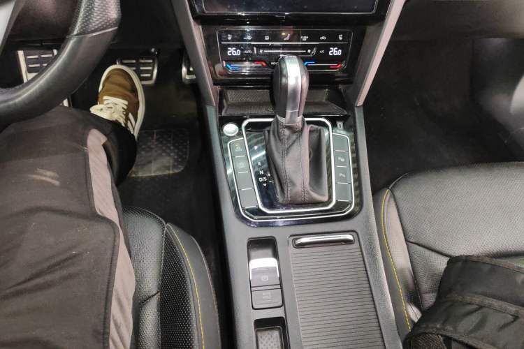 Used Volkswagen FAW-Volkswagen CC 2023 380TSI Striking Edition Gear Lever