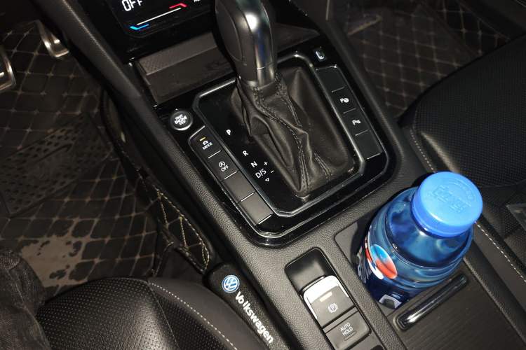 Used Volkswagen FAW-Volkswagen CC 2023 Hunting Vehicle 380TSI Hunter's Heart Edition Gear Lever