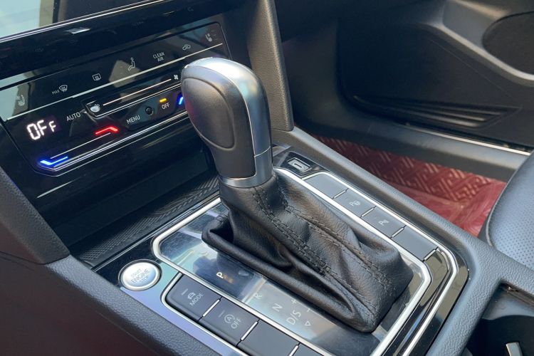 Used Volkswagen FAW-Volkswagen CC 2023 Hunting Vehicle 380TSI Hunter's Heart Edition Gear Lever
