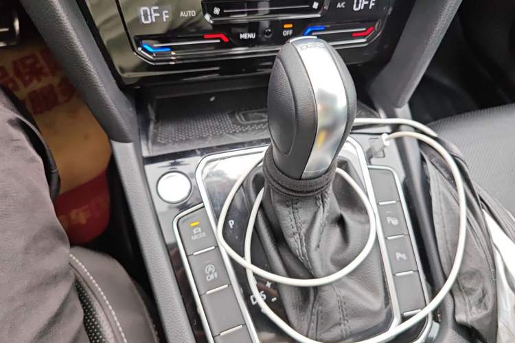 Used Volkswagen FAW-Volkswagen CC 2023 Hunting Vehicle 380TSI Hunter's Heart Edition Gear Lever