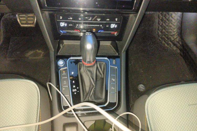 Used Volkswagen FAW-Volkswagen CC 2023 380TSI Striking Edition Gear Lever