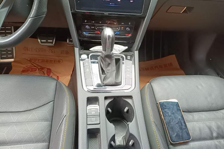 Used Volkswagen FAW-Volkswagen CC 2023 380TSI Striking Edition Gear Lever
