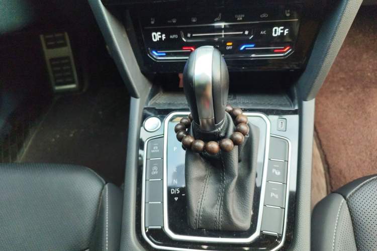 Used Volkswagen FAW-Volkswagen CC 2023 380TSI Striking Edition Gear Lever