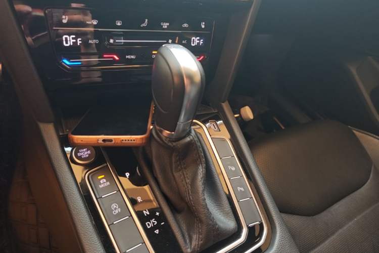 Used Volkswagen FAW-Volkswagen CC 2023 380TSI Striking Edition Gear Lever