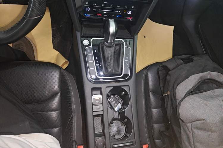 Used Volkswagen FAW-Volkswagen CC 2023 380TSI Striking Edition Gear Lever