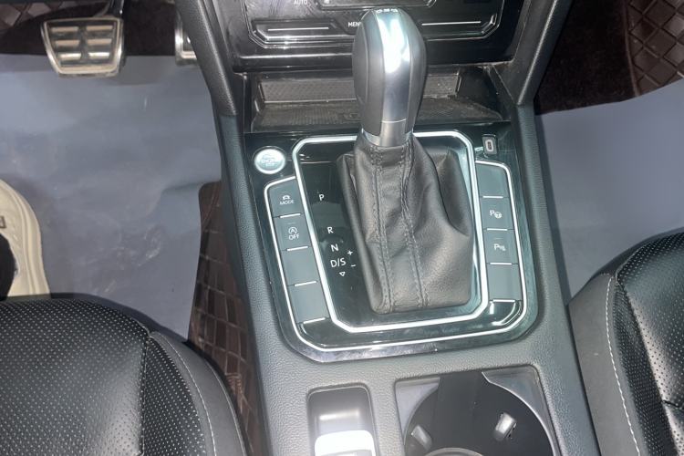 Used Volkswagen FAW-Volkswagen CC 2023 Hunting Vehicle 380TSI Hunter's Heart Edition Gear Lever