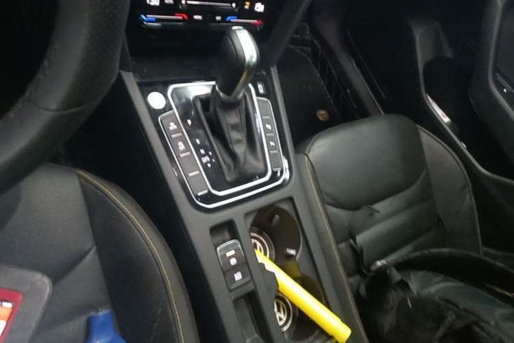 Used Volkswagen FAW-Volkswagen CC 2023 380TSI Striking Edition Gear Lever