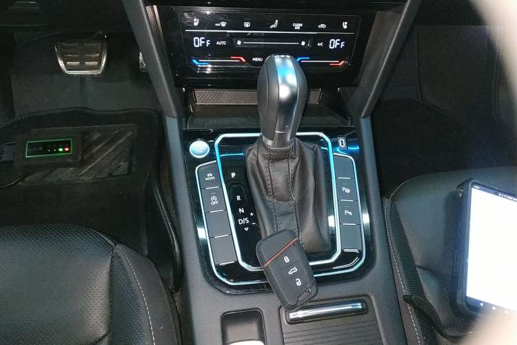 Used Volkswagen FAW-Volkswagen CC 2023 Hunting Vehicle 380TSI Hunter's Heart Edition Gear Lever