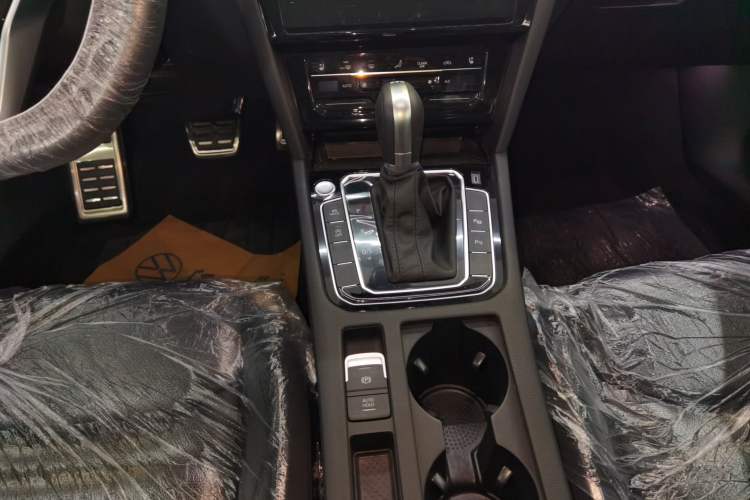 Used Volkswagen FAW-Volkswagen CC 2023 Hunting Vehicle 380TSI Hunter's Heart Edition Gear Lever