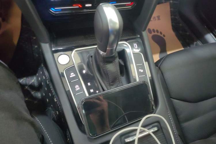 Used Volkswagen FAW-Volkswagen CC 2023 380TSI Striking Edition Gear Lever