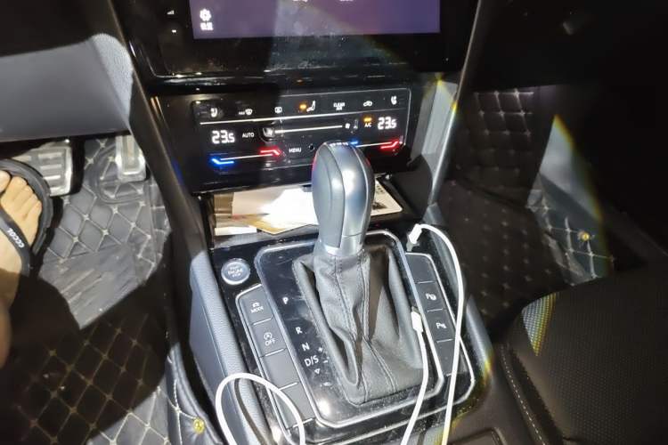 Used Volkswagen FAW-Volkswagen CC 2023 380TSI Striking Edition Gear Lever
