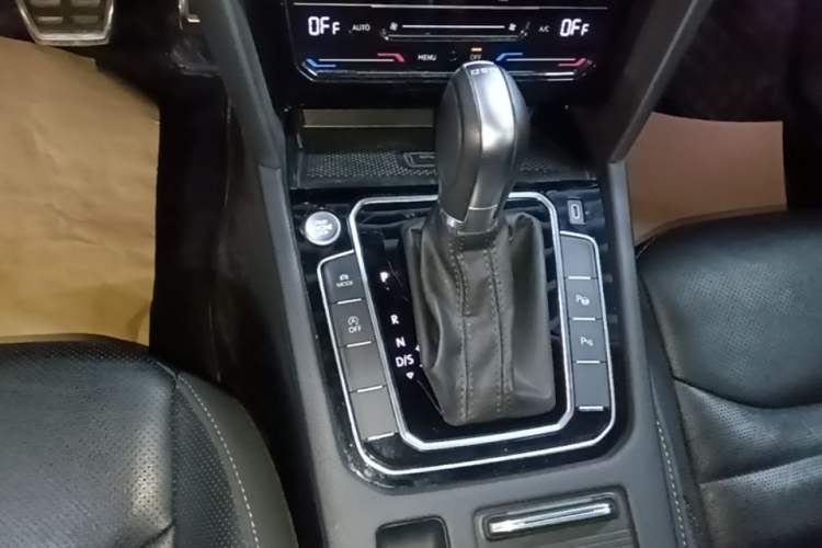 Used Volkswagen FAW-Volkswagen CC 2023 380TSI Striking Edition Gear Lever