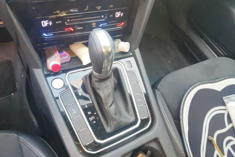 Used Volkswagen FAW-Volkswagen CC 2023 Adventure Vehicle 330TSI Hunter Vision Edition Gear Lever