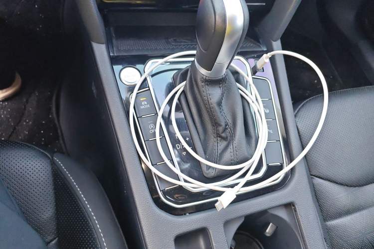 Used Volkswagen FAW-Volkswagen CC 2023 Adventure Vehicle 380TSI Trailblazer Edition Gear Lever