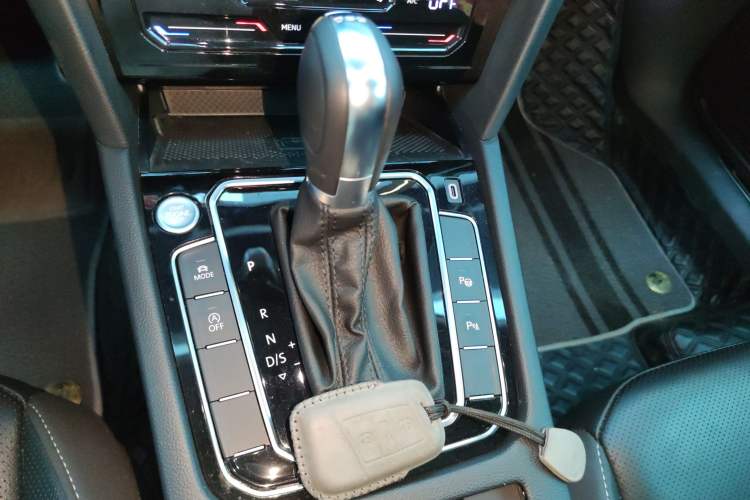 Used Volkswagen FAW-Volkswagen CC 2023 380TSI Striking Edition Gear Lever