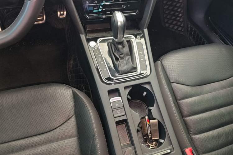 Used Volkswagen FAW-Volkswagen CC 2023 380TSI Striking Edition Gear Lever