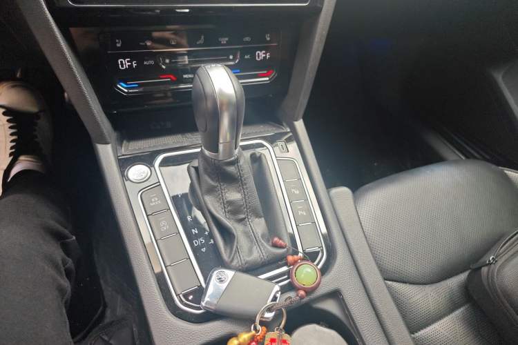 Used Volkswagen FAW-Volkswagen CC 2023 Hunting Vehicle 380TSI Hunter's Heart Edition Gear Lever