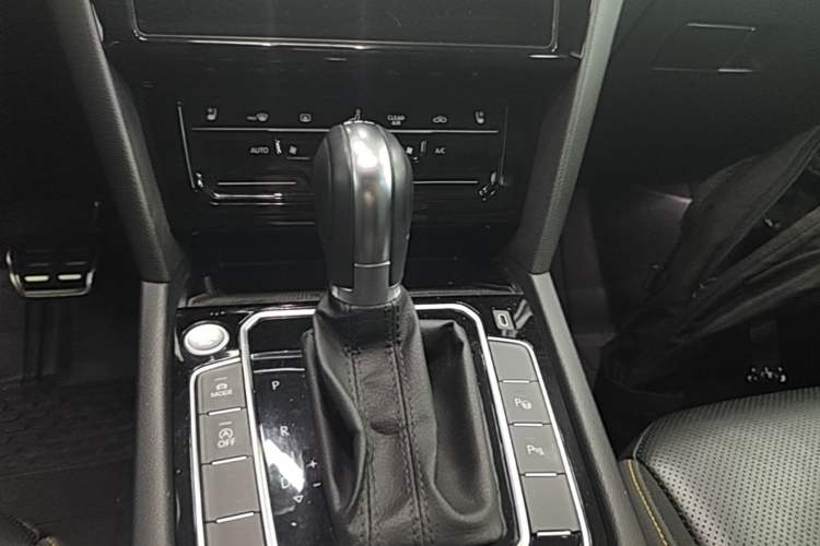 Used Volkswagen FAW-Volkswagen CC 2023 380TSI Striking Edition Gear Lever