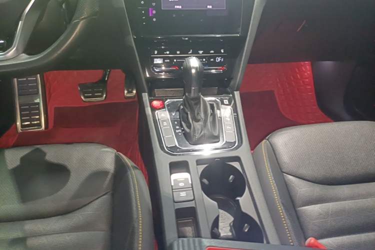 Used Volkswagen FAW-Volkswagen CC 2023 380TSI Striking Edition Gear Lever