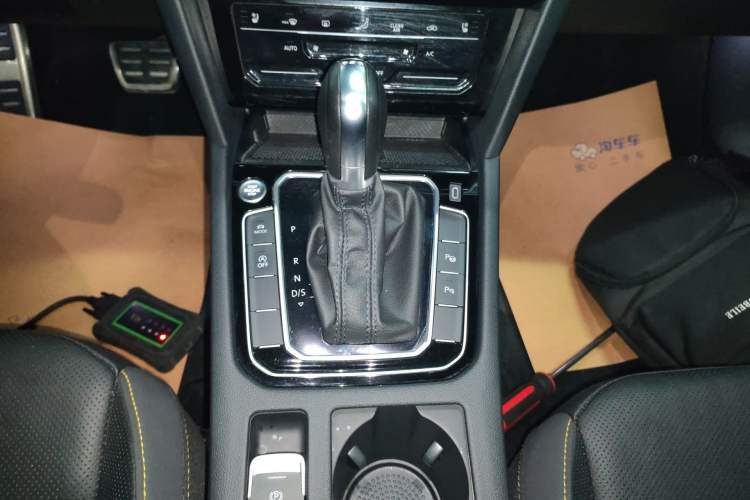Used Volkswagen FAW-Volkswagen CC 2023 380TSI Striking Edition Gear Lever