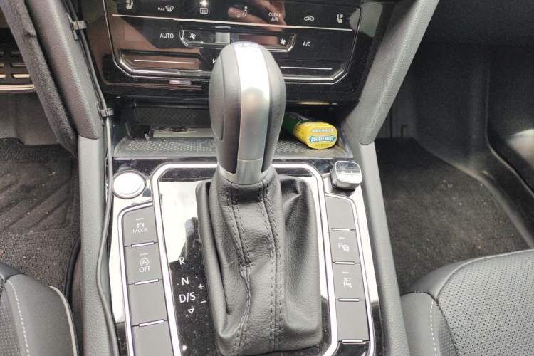 Used Volkswagen FAW-Volkswagen CC 2023 Adventure Vehicle 380TSI Trailblazer Edition Gear Lever