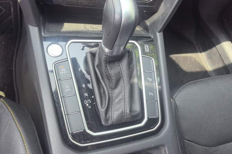 Used Volkswagen FAW-Volkswagen CC 2023 380TSI Striking Edition Gear Lever