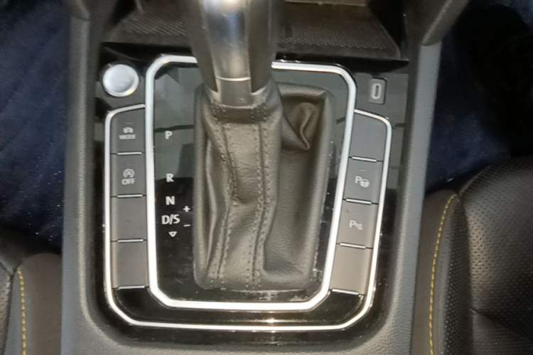Used Volkswagen FAW-Volkswagen CC 2023 380TSI Striking Edition Gear Lever