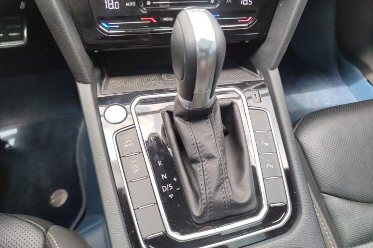 Used Volkswagen FAW-Volkswagen CC 2023 380TSI Striking Edition Gear Lever