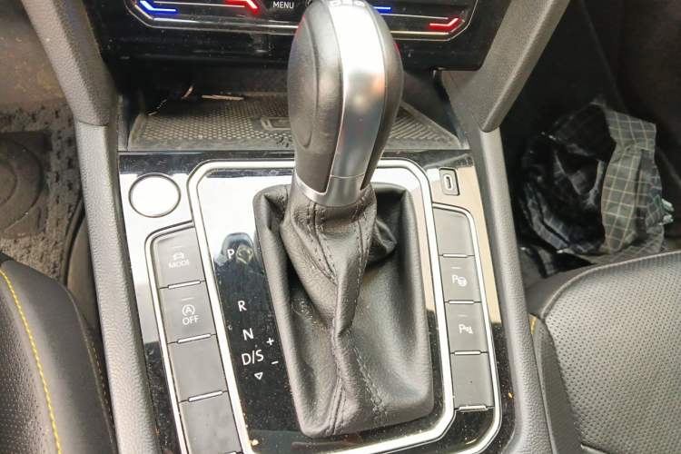 Used Volkswagen FAW-Volkswagen CC 2023 380TSI Striking Edition Gear Lever