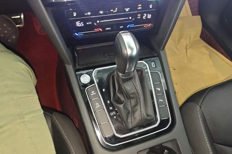 Used Volkswagen FAW-Volkswagen CC 2023 Hunting Vehicle 380TSI Hunter's Heart Edition Gear Lever