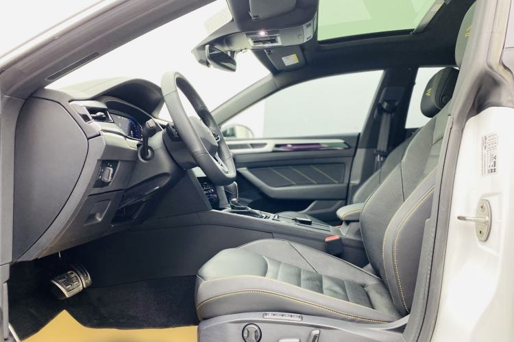 Used Volkswagen FAW-Volkswagen CC 2023 380TSI Striking Edition Interior 2