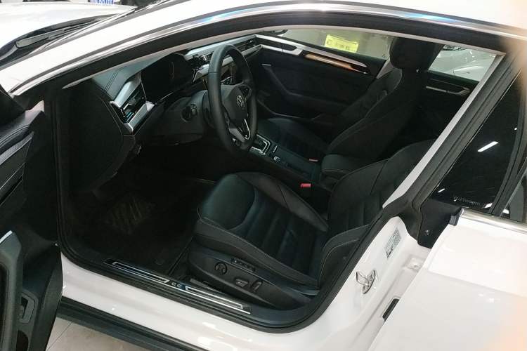 Used Volkswagen FAW-Volkswagen CC 2023 Hunting Vehicle 380TSI Hunter's Heart Edition Interior 3