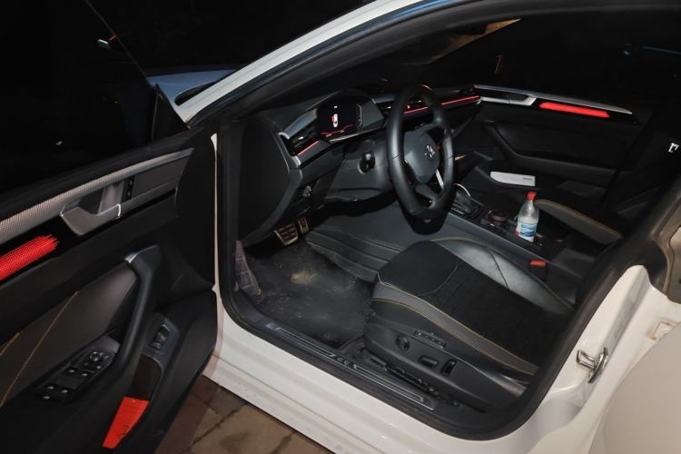 Used Volkswagen FAW-Volkswagen CC 2023 380TSI Striking Edition Interior 3
