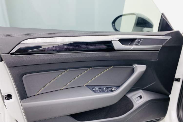 Used Volkswagen FAW-Volkswagen CC 2023 380TSI Striking Edition Interior 6