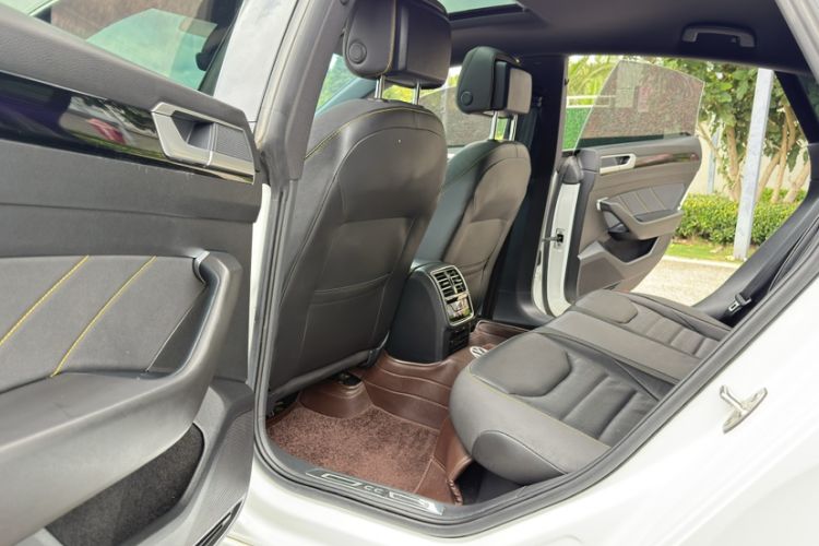 Used Volkswagen FAW-Volkswagen CC 2023 380TSI Striking Edition Interior 7
