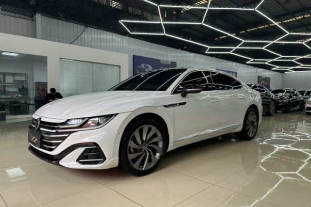 Volkswagen FAW-Volkswagen CC 2023 380TSI Striking Edition usata