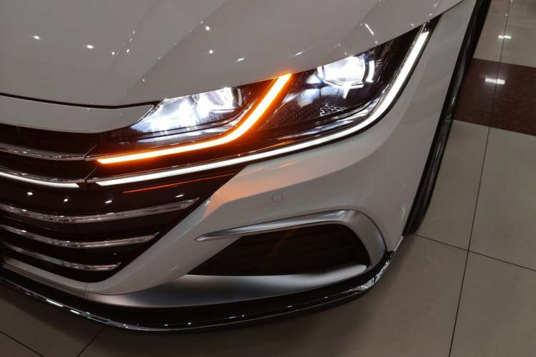 Used Volkswagen FAW-Volkswagen CC 2023 Hunting Vehicle 380TSI Hunter's Heart Edition Left Front Headlight