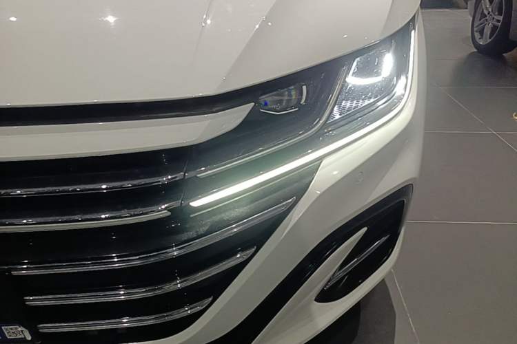 Used Volkswagen FAW-Volkswagen CC 2023 380TSI Striking Edition Left Front Headlight