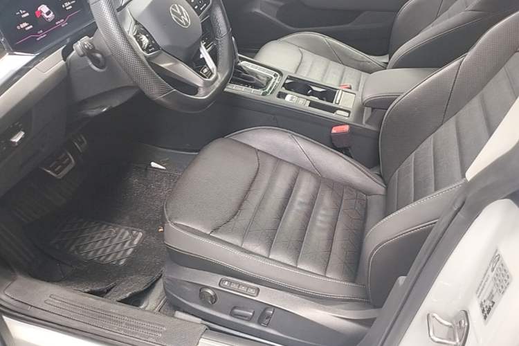 Used Volkswagen FAW-Volkswagen CC 2023 380TSI Striking Edition Left Front Seat