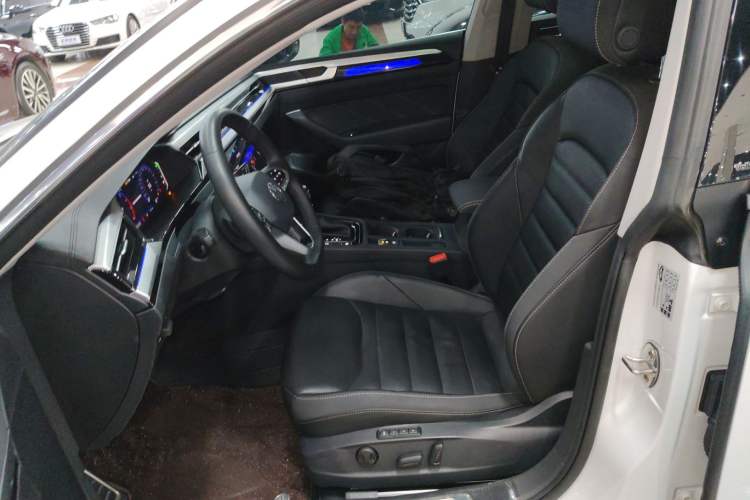 Used Volkswagen FAW-Volkswagen CC 2023 Hunting Vehicle 380TSI Hunter's Heart Edition Left Front Seat