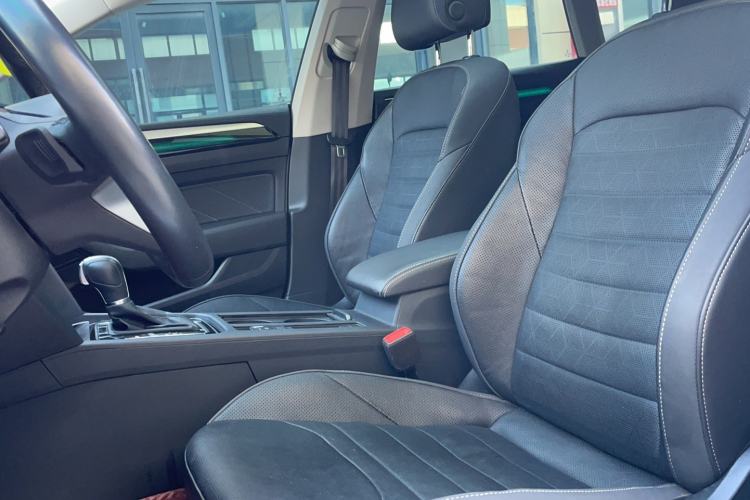 Used Volkswagen FAW-Volkswagen CC 2023 Hunting Vehicle 380TSI Hunter's Heart Edition Left Front Seat