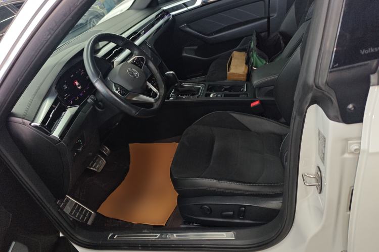 Used Volkswagen FAW-Volkswagen CC 2023 330TSI Ignite Edition Left Front Seat