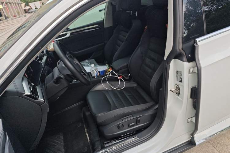 Used Volkswagen FAW-Volkswagen CC 2023 Hunting Vehicle 380TSI Hunter's Heart Edition Left Front Seat