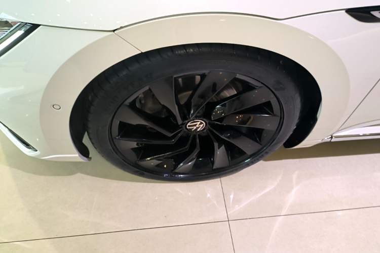 Used Volkswagen FAW-Volkswagen CC 2023 380TSI Striking Edition Left Front Wheel Hub