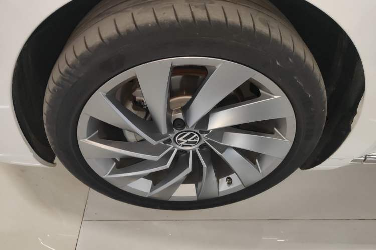 Used Volkswagen FAW-Volkswagen CC 2023 380TSI Striking Edition Left Front Wheel Hub