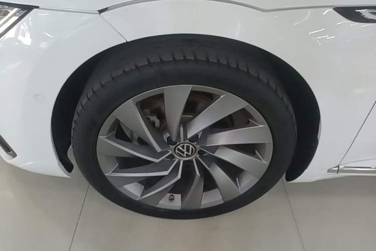 Used Volkswagen FAW-Volkswagen CC 2023 380TSI Striking Edition Left Front Wheel Hub