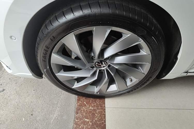 Used Volkswagen FAW-Volkswagen CC 2023 380TSI Striking Edition Left Front Wheel Hub